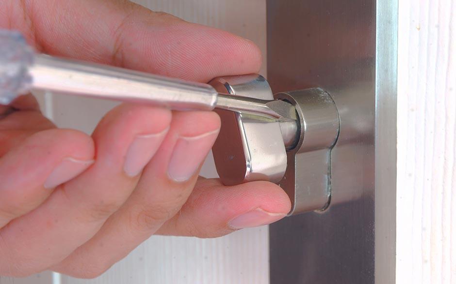 changer serrure porte fermée Massy