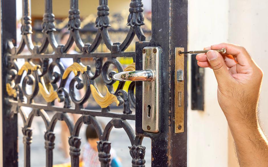 changer serrure porte fermée Massy